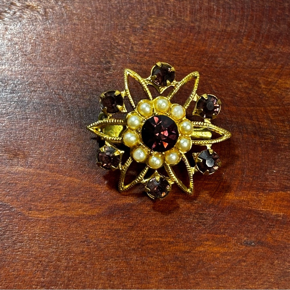 Vintage scatter pin. Very Dainty. Gold Tone,  Colored rhinestones.